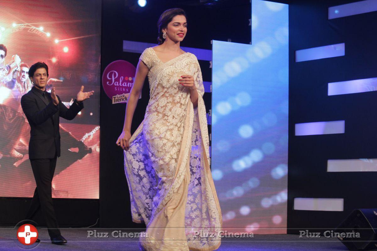 Deepika Padukone - Palam Silks 15 Fashion Show Of Happy Near Film Bollywood Stars Photos | Picture 839377