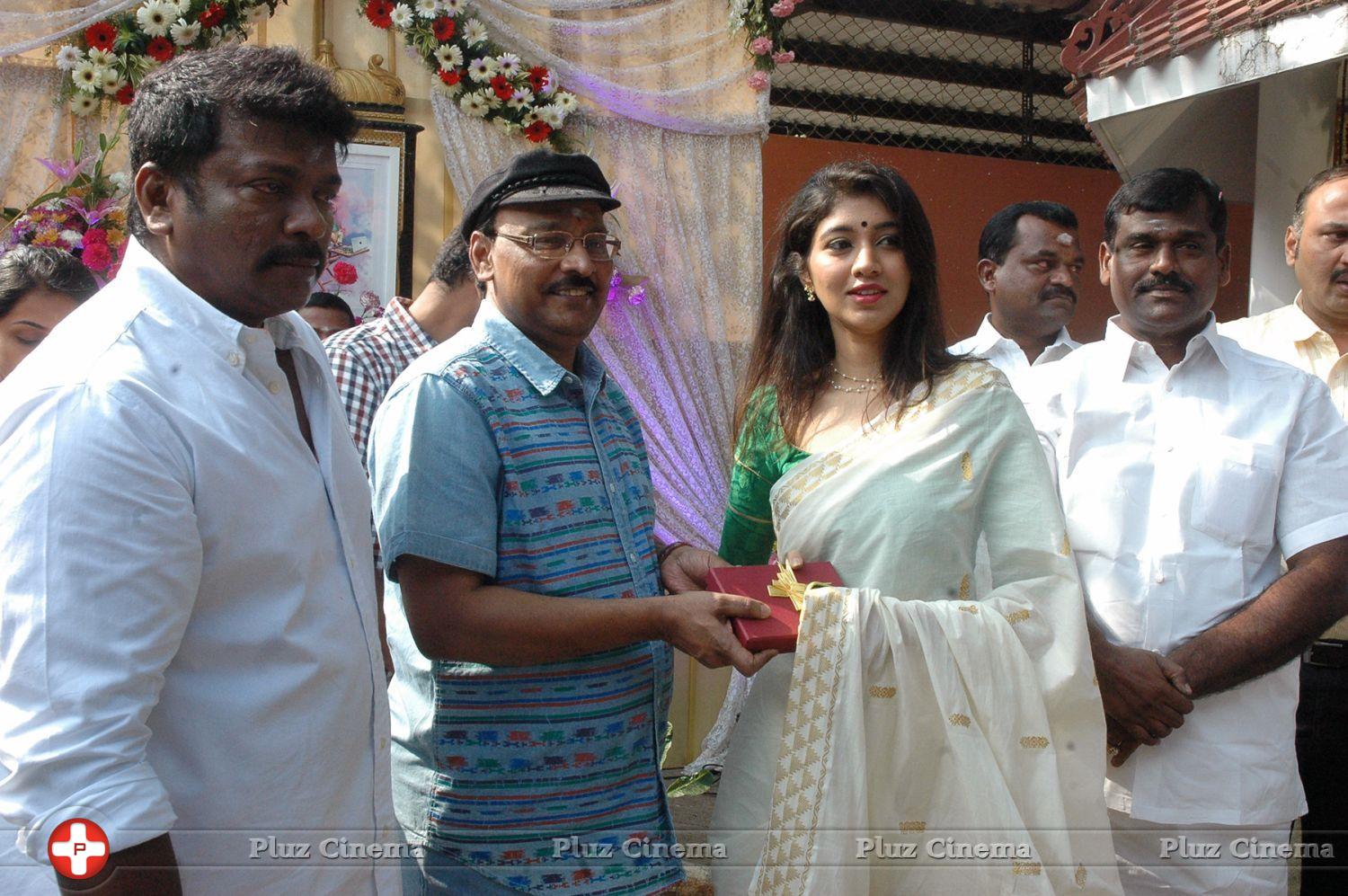 Kathai Thiraikathai Vasanam Iyakkam Movie Pooja Stills | Picture 629437