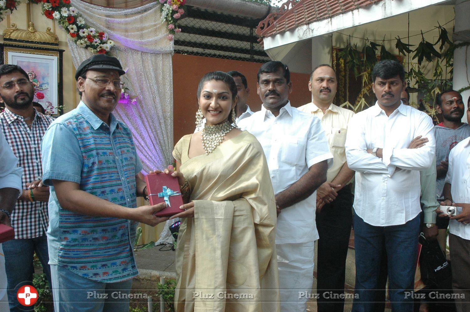 Kathai Thiraikathai Vasanam Iyakkam Movie Pooja Stills | Picture 629438