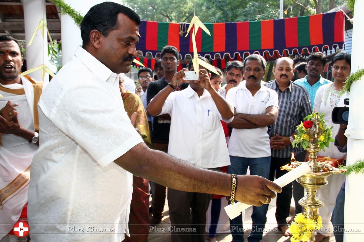 Kathai Thiraikathai Vasanam Iyakkam Movie Pooja Stills | Picture 629440