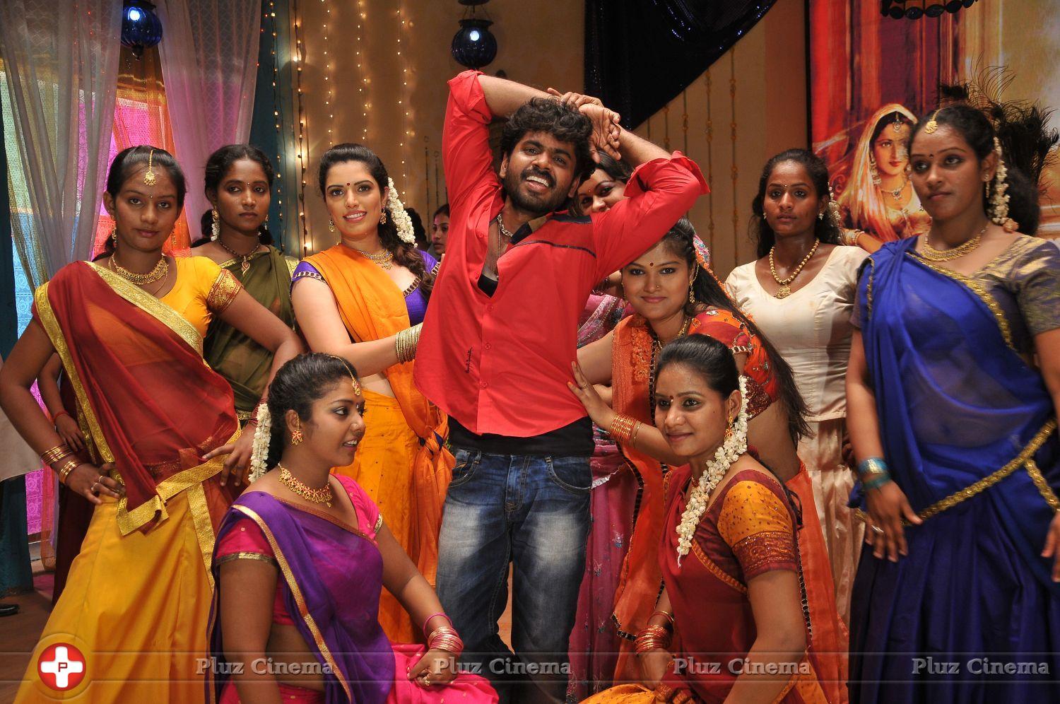 Pongadi Neengalum Unga Kaadhalum Movie Stills | Picture 646892