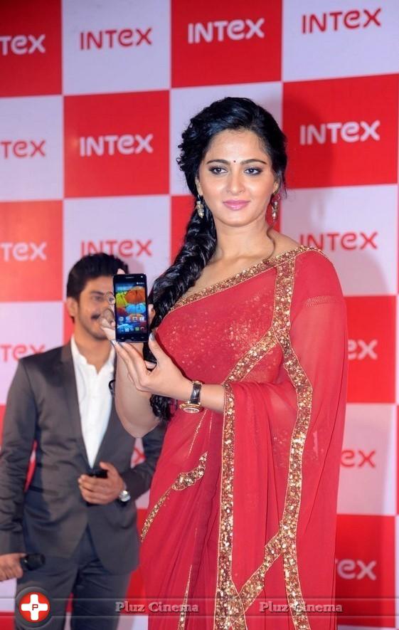 Anushka Shetty - Anushka Launches INTEX Aqua Smartphone Photos | Picture 801540