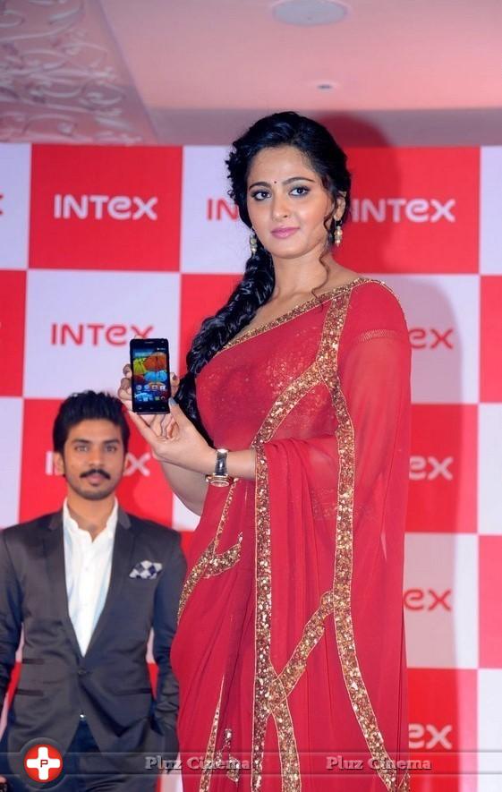 Anushka Shetty - Anushka Launches INTEX Aqua Smartphone Photos | Picture 801544