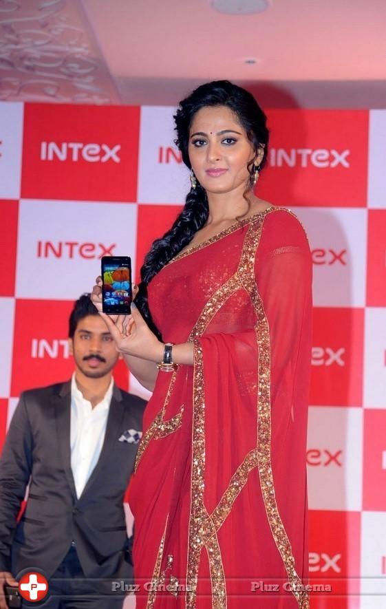 Anushka Shetty - Anushka Launches INTEX Aqua Smartphone Photos | Picture 801576
