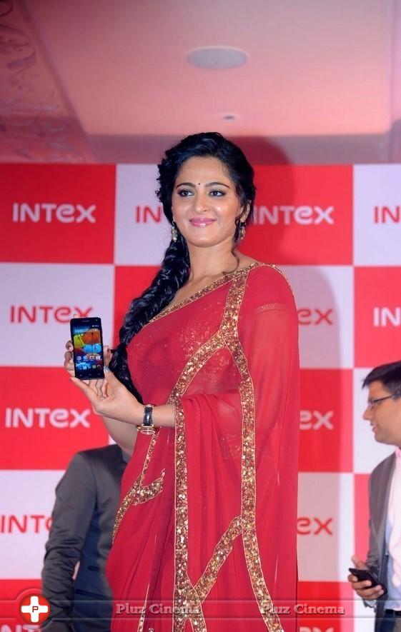 Anushka Shetty - Anushka Launches INTEX Aqua Smartphone Photos | Picture 801583