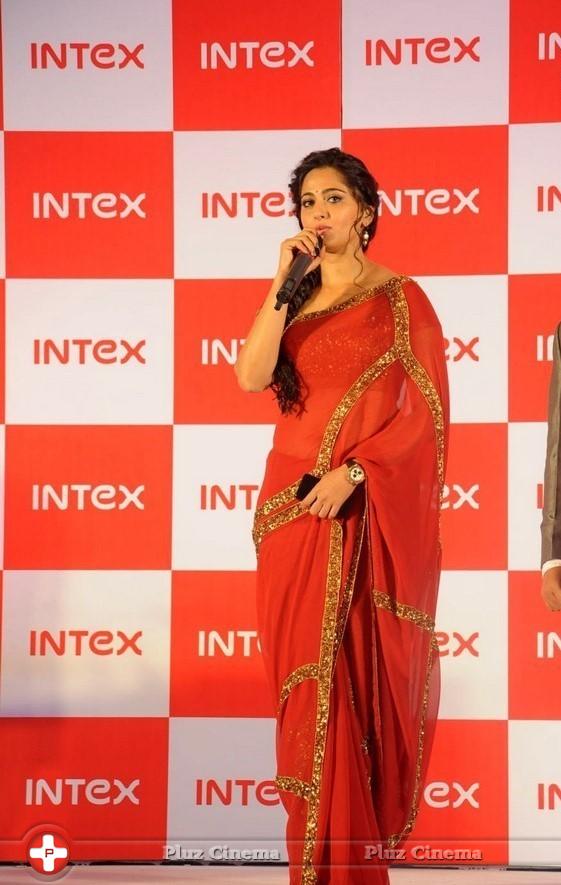 Anushka Shetty - Anushka Launches INTEX Aqua Smartphone Photos | Picture 801584