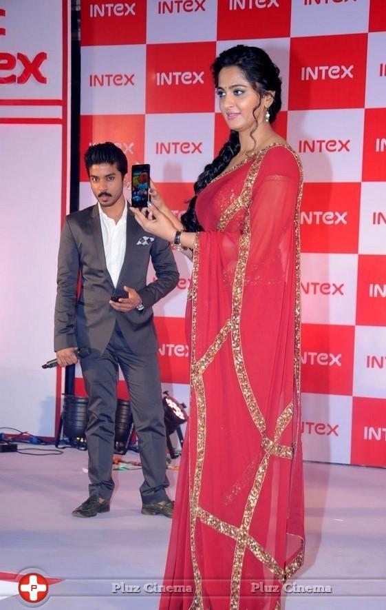 Anushka Shetty - Anushka Launches INTEX Aqua Smartphone Photos | Picture 801646