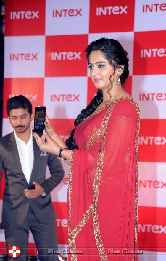 Anushka Shetty - Anushka Launches INTEX Aqua Smartphone Photos | Picture 801654
