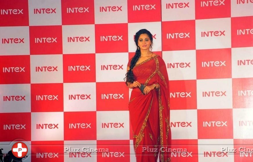 Anushka Shetty - Anushka Launches INTEX Aqua Smartphone Photos | Picture 801655