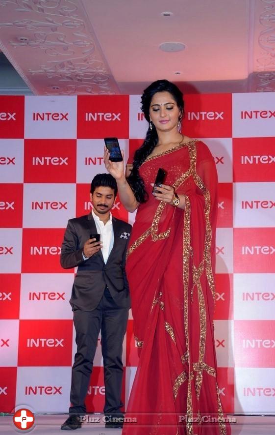 Anushka Shetty - Anushka Launches INTEX Aqua Smartphone Photos | Picture 801672