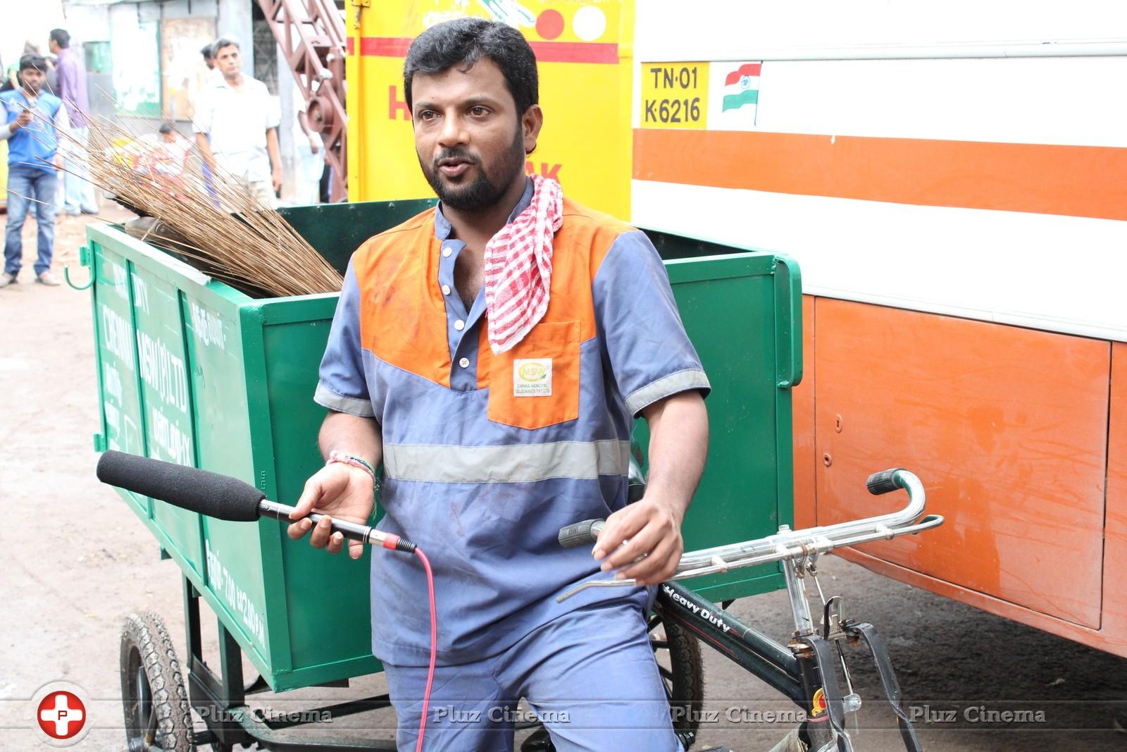 Oru Kuppai Kathai Movie Working Stills | Picture 811055
