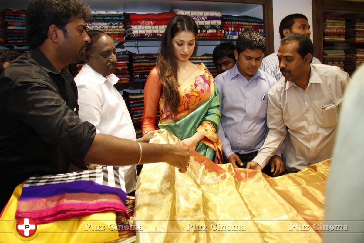 Raai Laxmi - Lakshmi Rai Inaugurates Shree Niketan Showroom Photos | Picture 694215