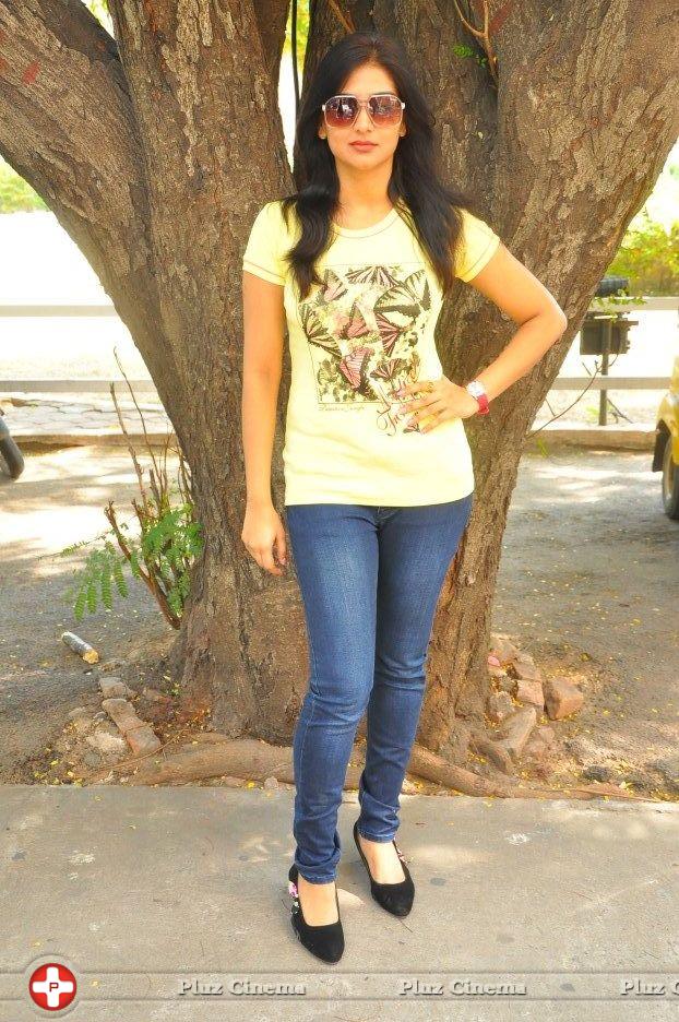 Varsha Ashwathi - Panivizhum Malarvanam Movie Team Interview Stills | Picture 694652