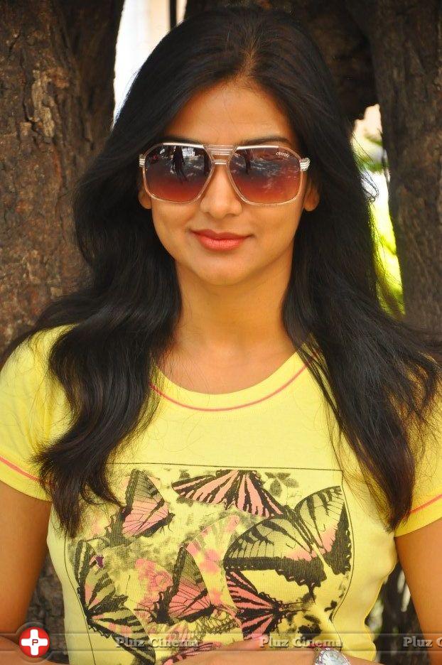Varsha Ashwathi - Panivizhum Malarvanam Movie Team Interview Stills | Picture 694656