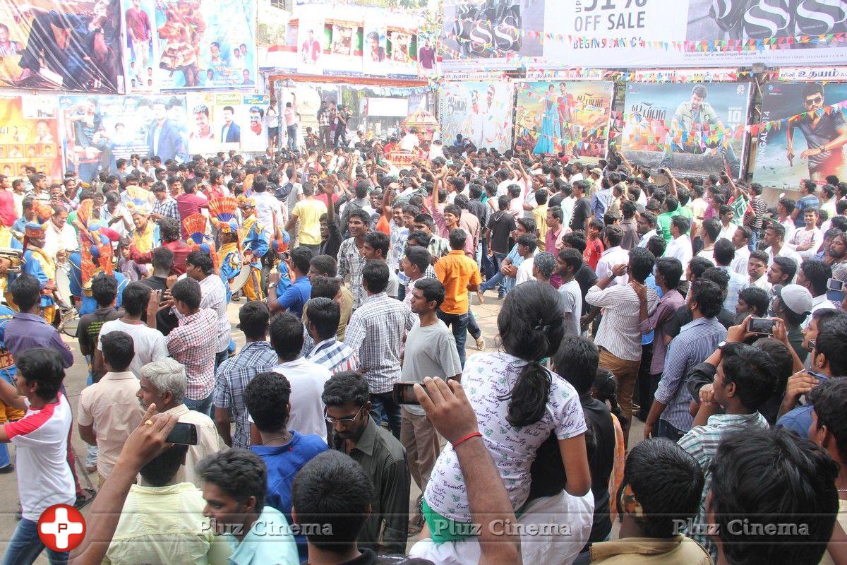 Vijay Fans Celebrating Jilla Movie first day Photos | Picture 695400