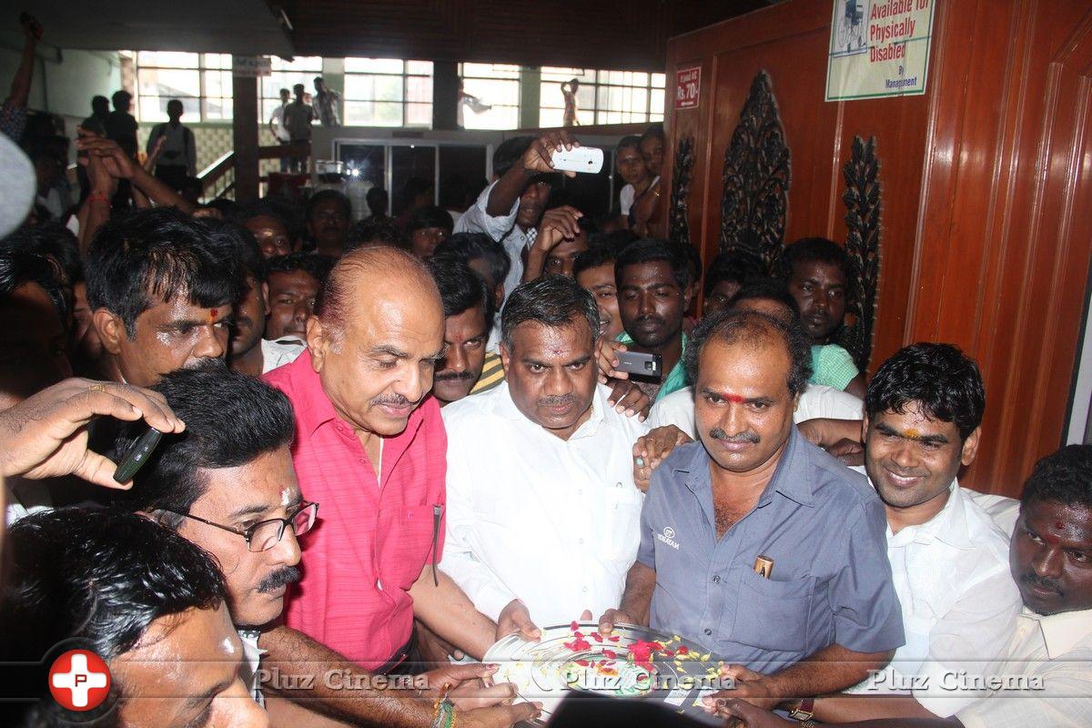 Vijay Fans Celebrating Jilla Movie first day Photos | Picture 695404