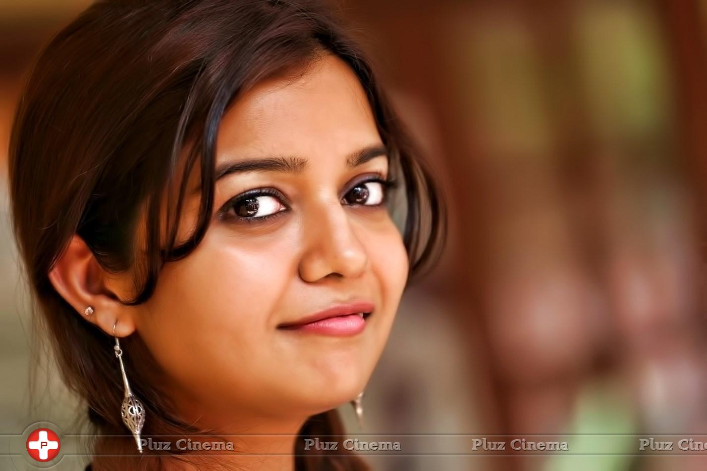 Swathi (Actress) - Love Pannunga Life Nallairukkum Movie Stills | Picture 775781