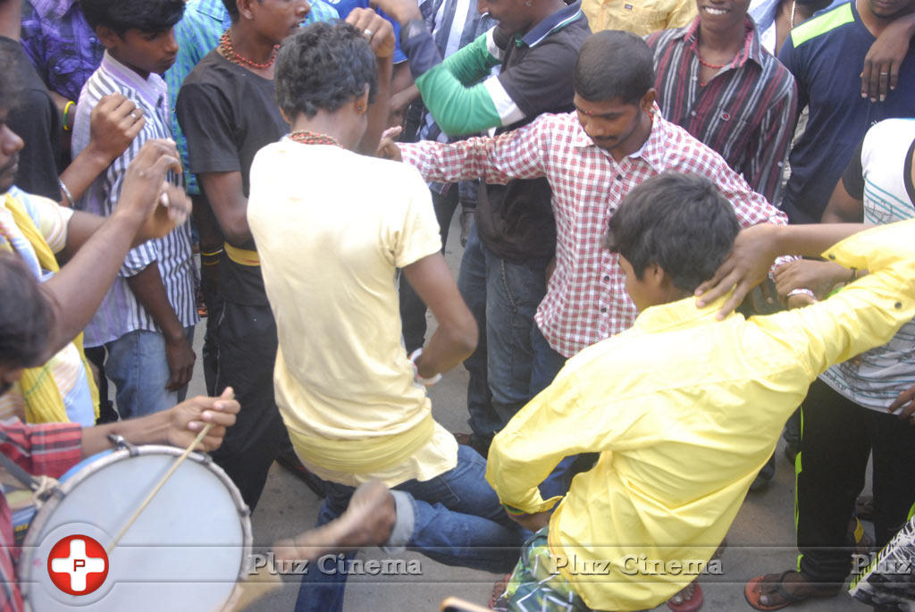 Fans Celebrates Velaiyilla Pattathari Release Photos | Picture 779923