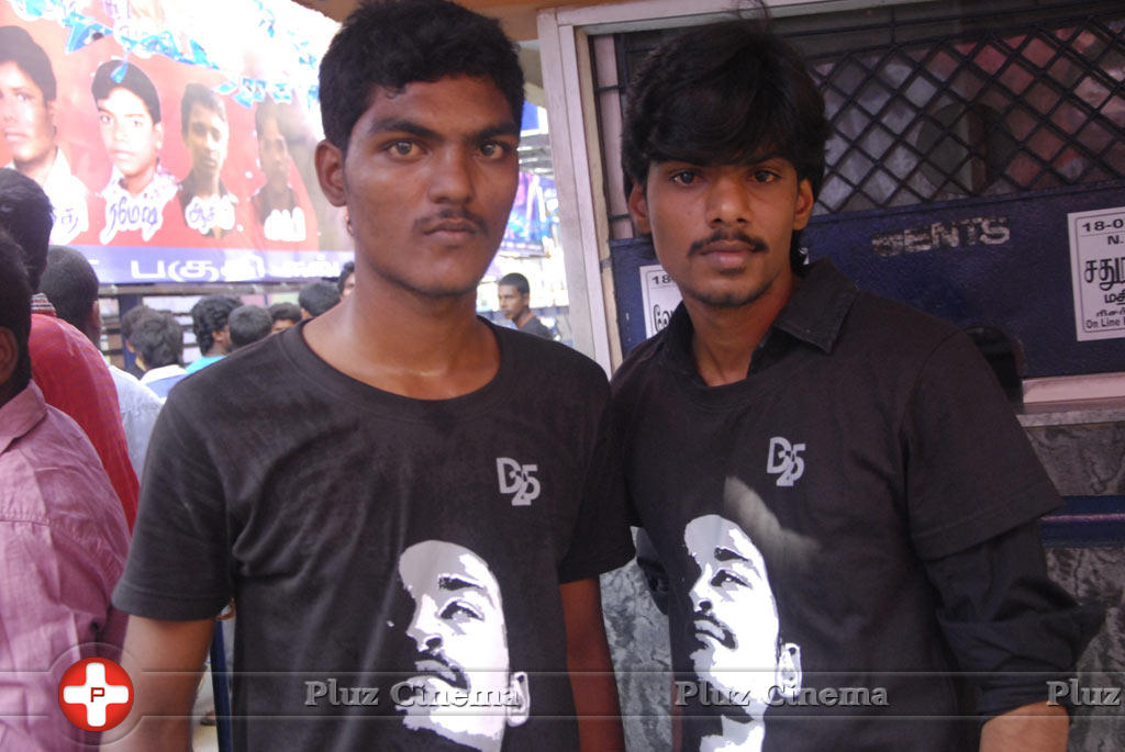 Fans Celebrates Velaiyilla Pattathari Release Photos | Picture 779926