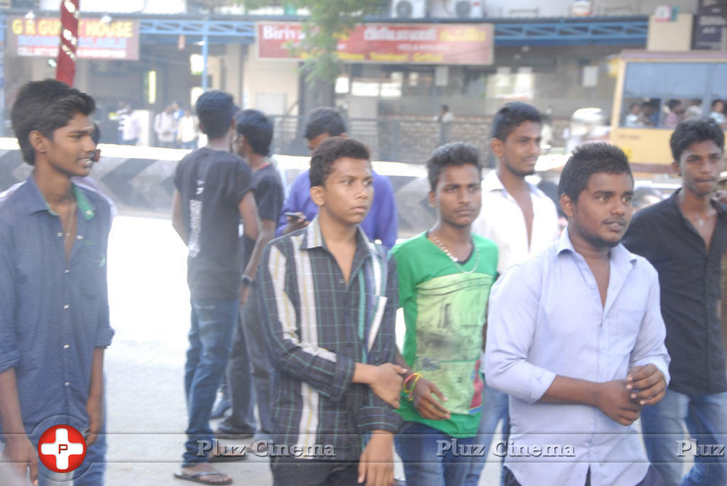Fans Celebrates Velaiyilla Pattathari Release Photos | Picture 779929