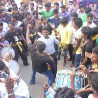 Fans Celebrates Velaiyilla Pattathari Release Photos | Picture 779915