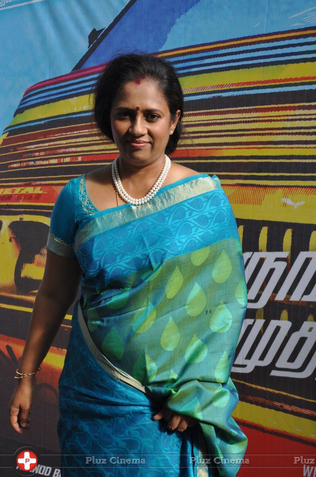 Lakshmi Ramakrishnan - Nerungi Vaa Muthamidaathe Movie Team Interview Stills | Picture 782735