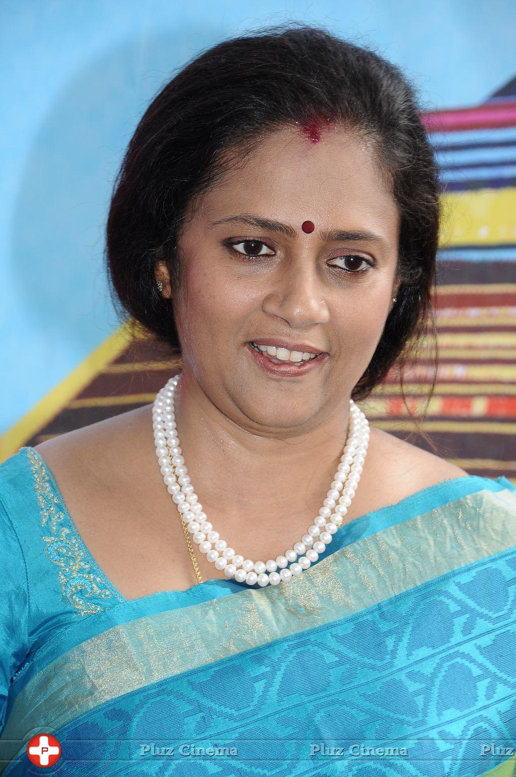 Lakshmi Ramakrishnan - Nerungi Vaa Muthamidaathe Movie Team Interview Stills | Picture 782767