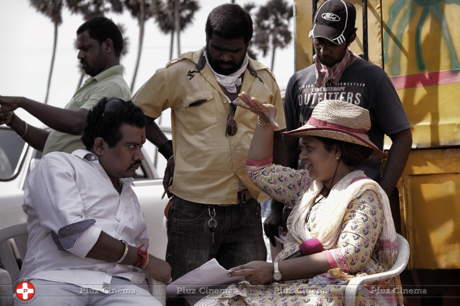 Nerungi Vaa Muthamidaathe Movie Working Photos | Picture 782717