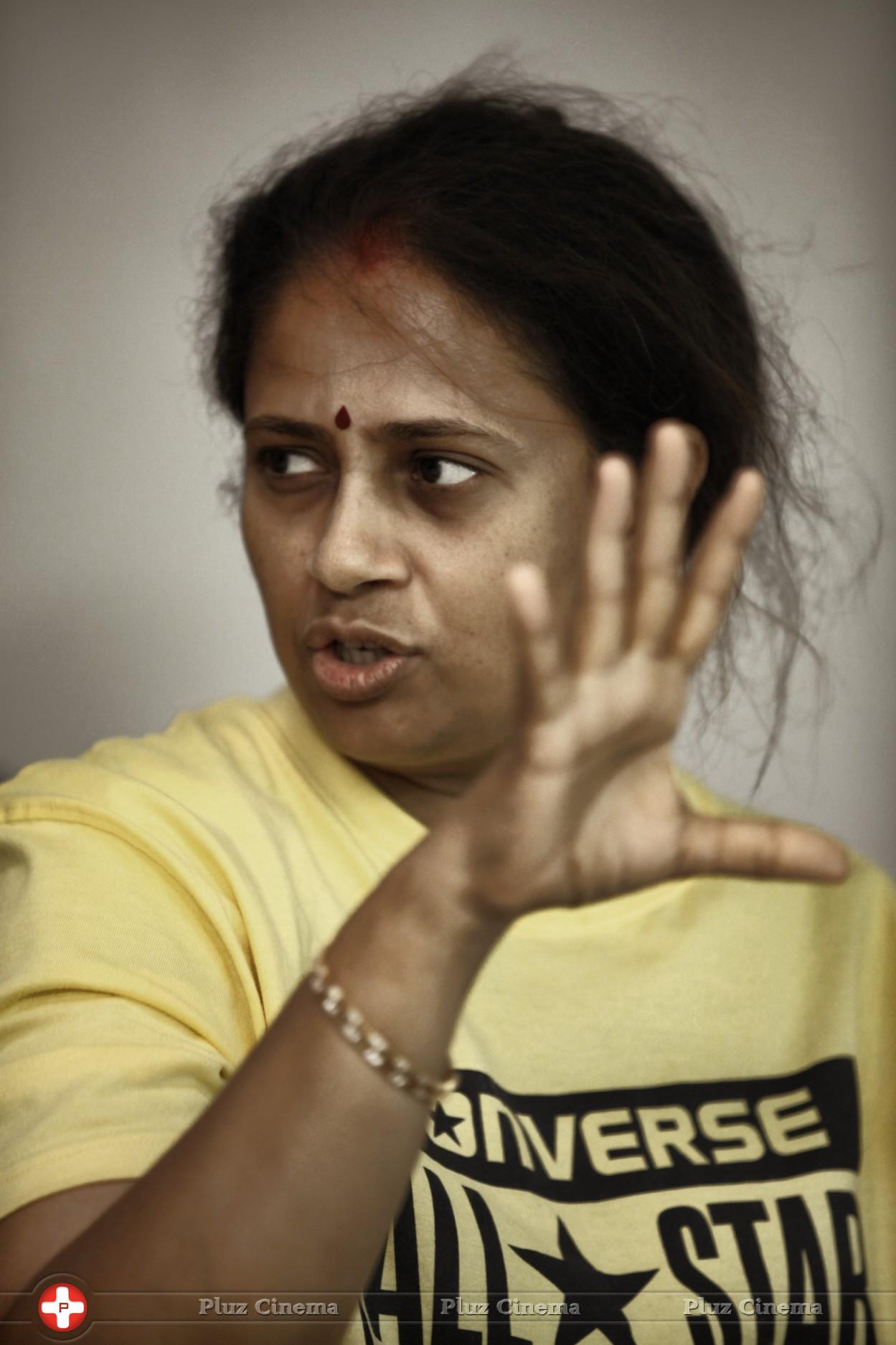 Lakshmi Ramakrishnan - Nerungi Vaa Muthamidaathe Movie Working Photos | Picture 782720