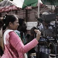 Lakshmi Ramakrishnan - Nerungi Vaa Muthamidaathe Movie Working Photos | Picture 782703