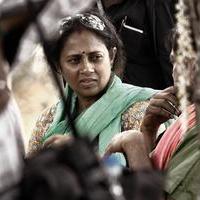 Lakshmi Ramakrishnan - Nerungi Vaa Muthamidaathe Movie Working Photos | Picture 782704