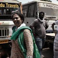 Lakshmi Ramakrishnan - Nerungi Vaa Muthamidaathe Movie Working Photos | Picture 782715