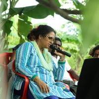 Lakshmi Ramakrishnan - Nerungi Vaa Muthamidaathe Movie Working Photos | Picture 782721