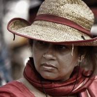 Lakshmi Ramakrishnan - Nerungi Vaa Muthamidaathe Movie Working Photos | Picture 782728