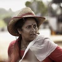 Lakshmi Ramakrishnan - Nerungi Vaa Muthamidaathe Movie Working Photos | Picture 782729