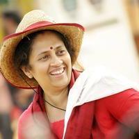 Lakshmi Ramakrishnan - Nerungi Vaa Muthamidaathe Movie Working Photos | Picture 782732