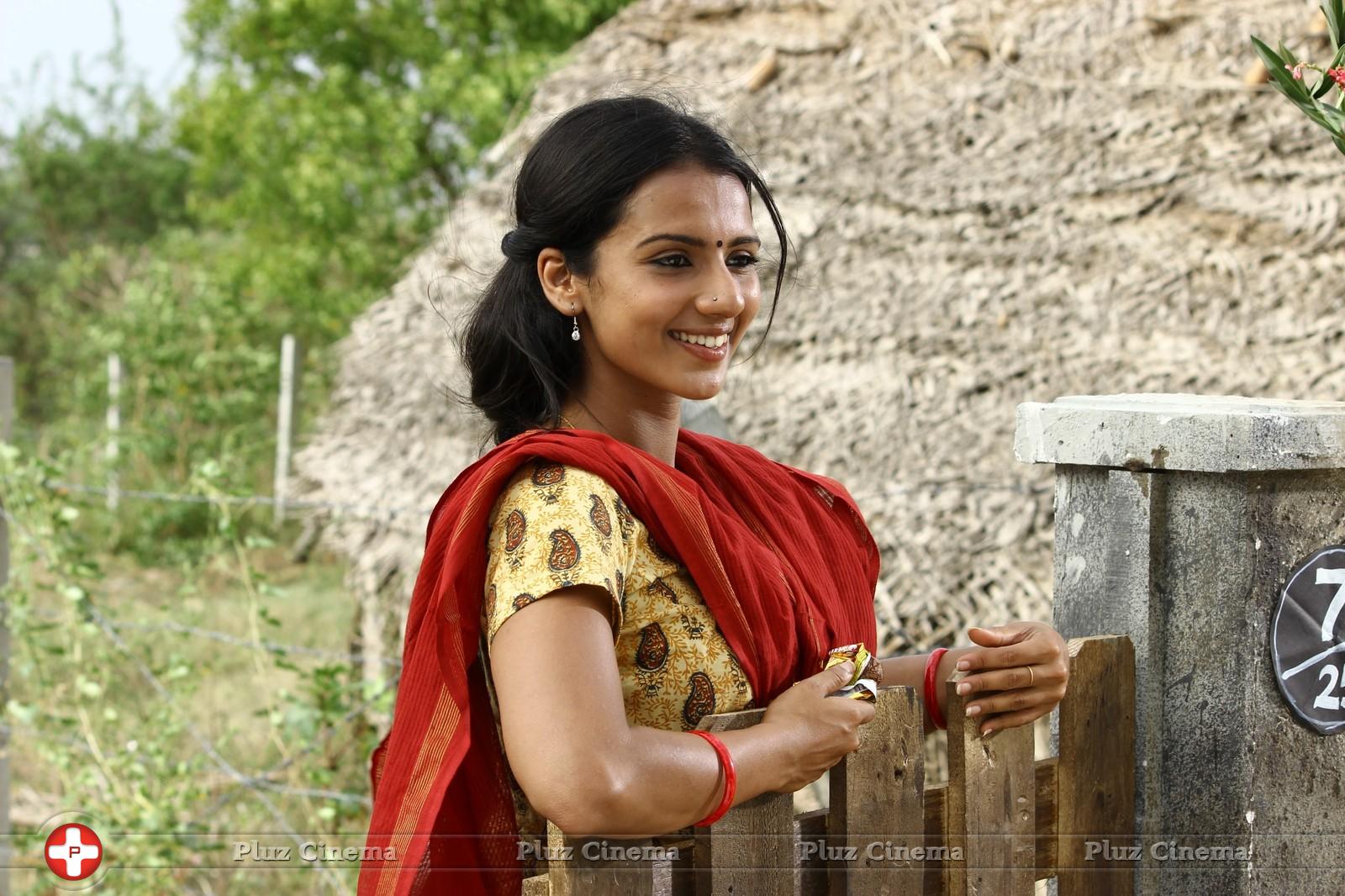 Sruthi Hariharan - Nerungi Vaa Muthamidathe Movie Stills | Picture 782682