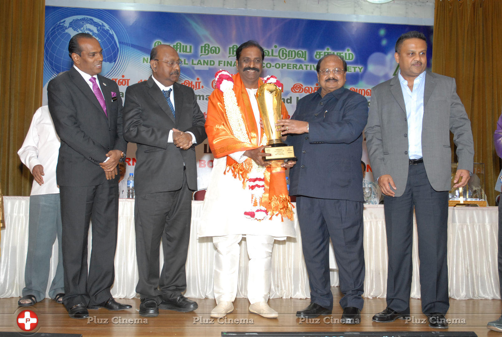 Malaysia Award for Vairamuthu Photos | Picture 818798