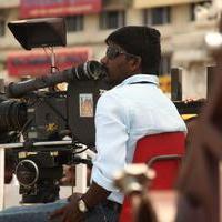 Theriyama Unna Kadhalichuten Movie Working Photos | Picture 823072