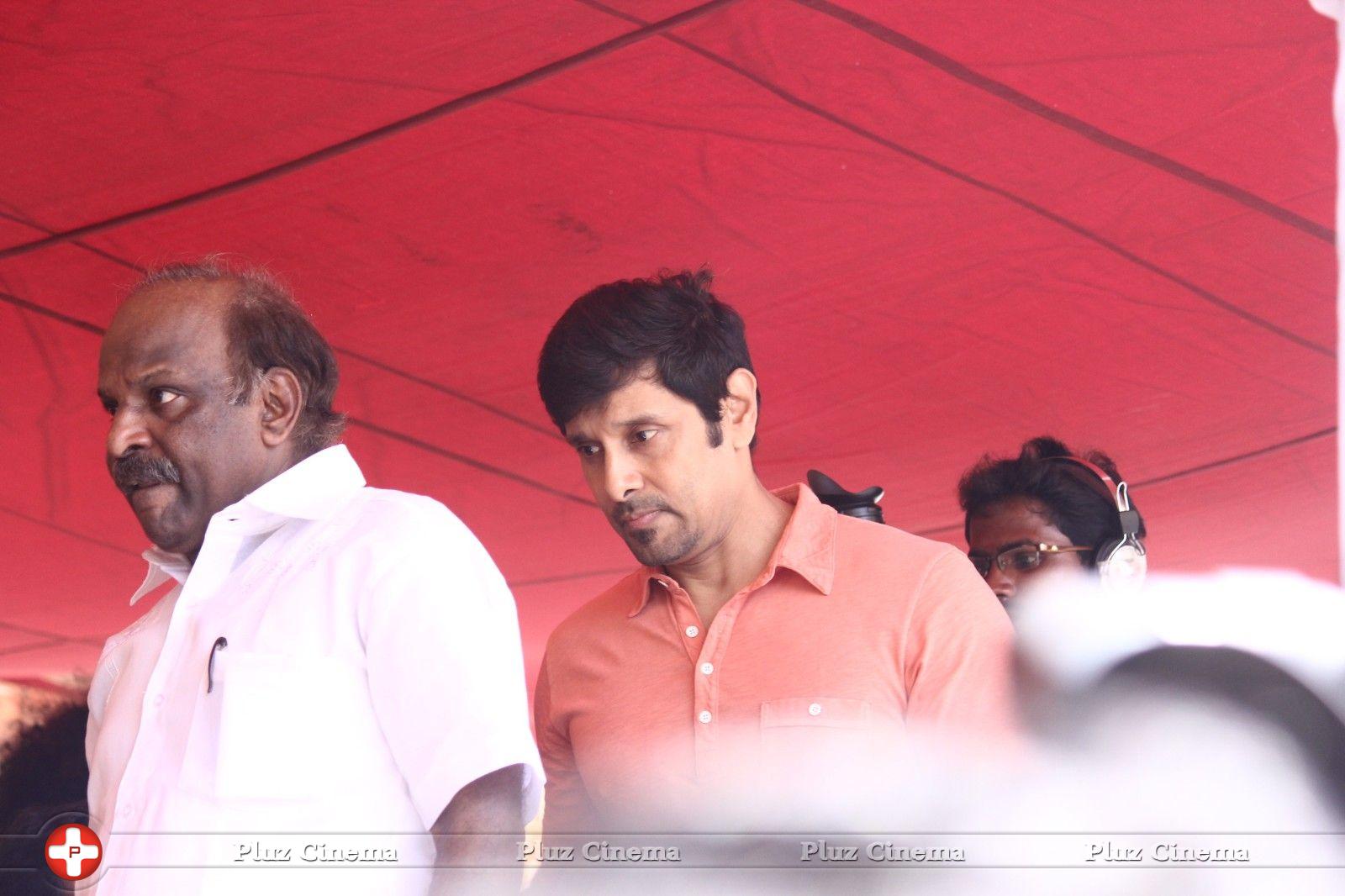 Vikram - Tamil Film Industry Hunger Strike Against Jayalalitha Judgment Photos | Picture 837760