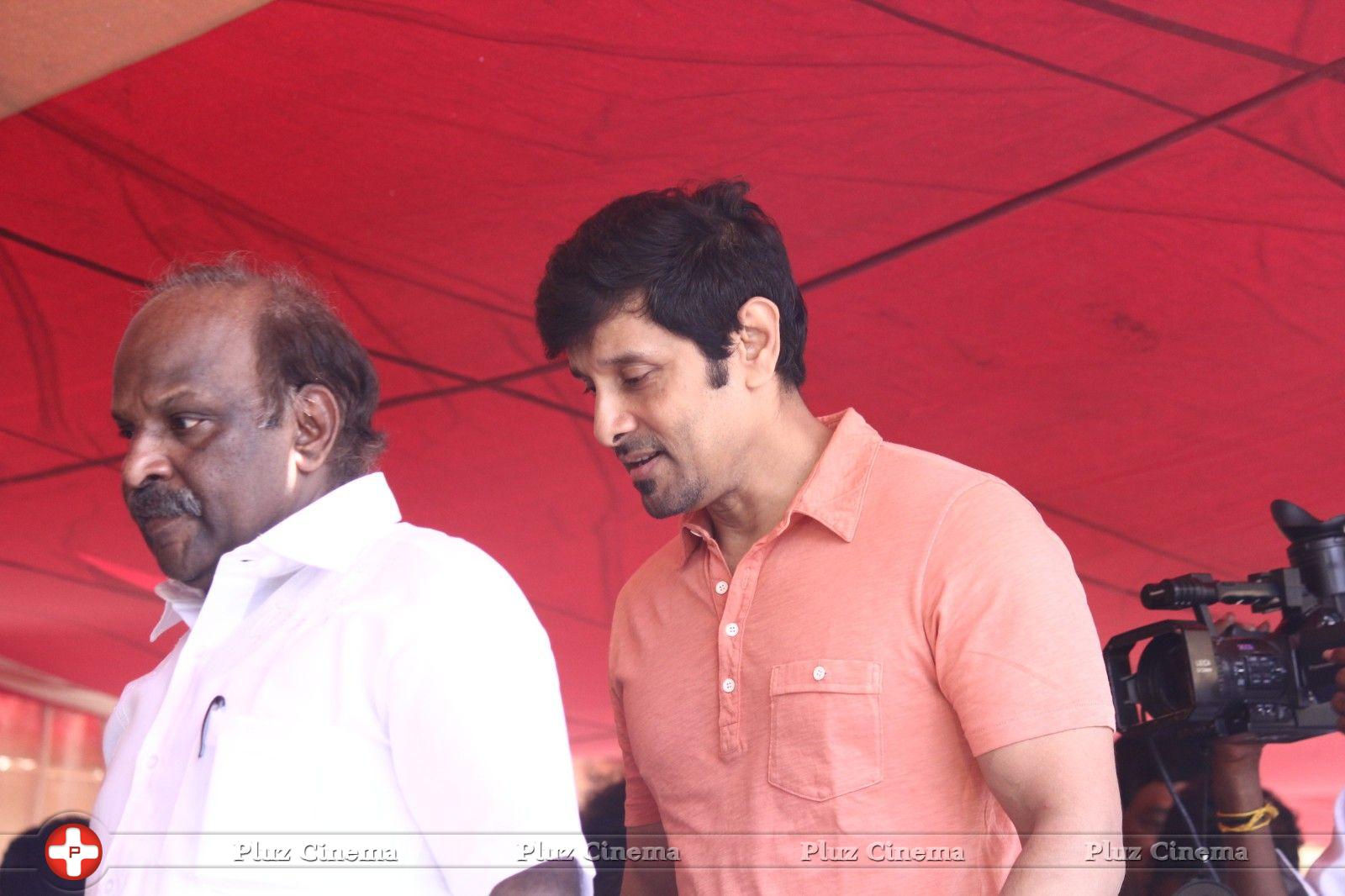 Vikram - Tamil Film Industry Hunger Strike Against Jayalalitha Judgment Photos | Picture 837761