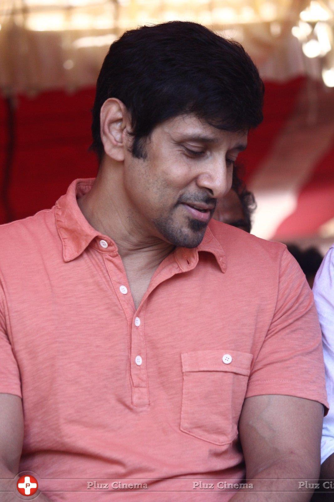 Vikram - Tamil Film Industry Hunger Strike Against Jayalalitha Judgment Photos | Picture 837766