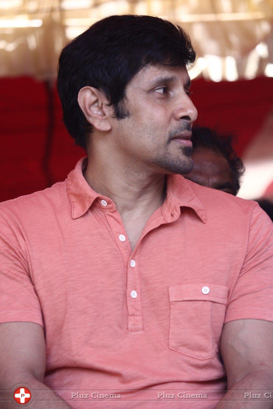 Vikram - Tamil Film Industry Hunger Strike Against Jayalalitha Judgment Photos | Picture 837768