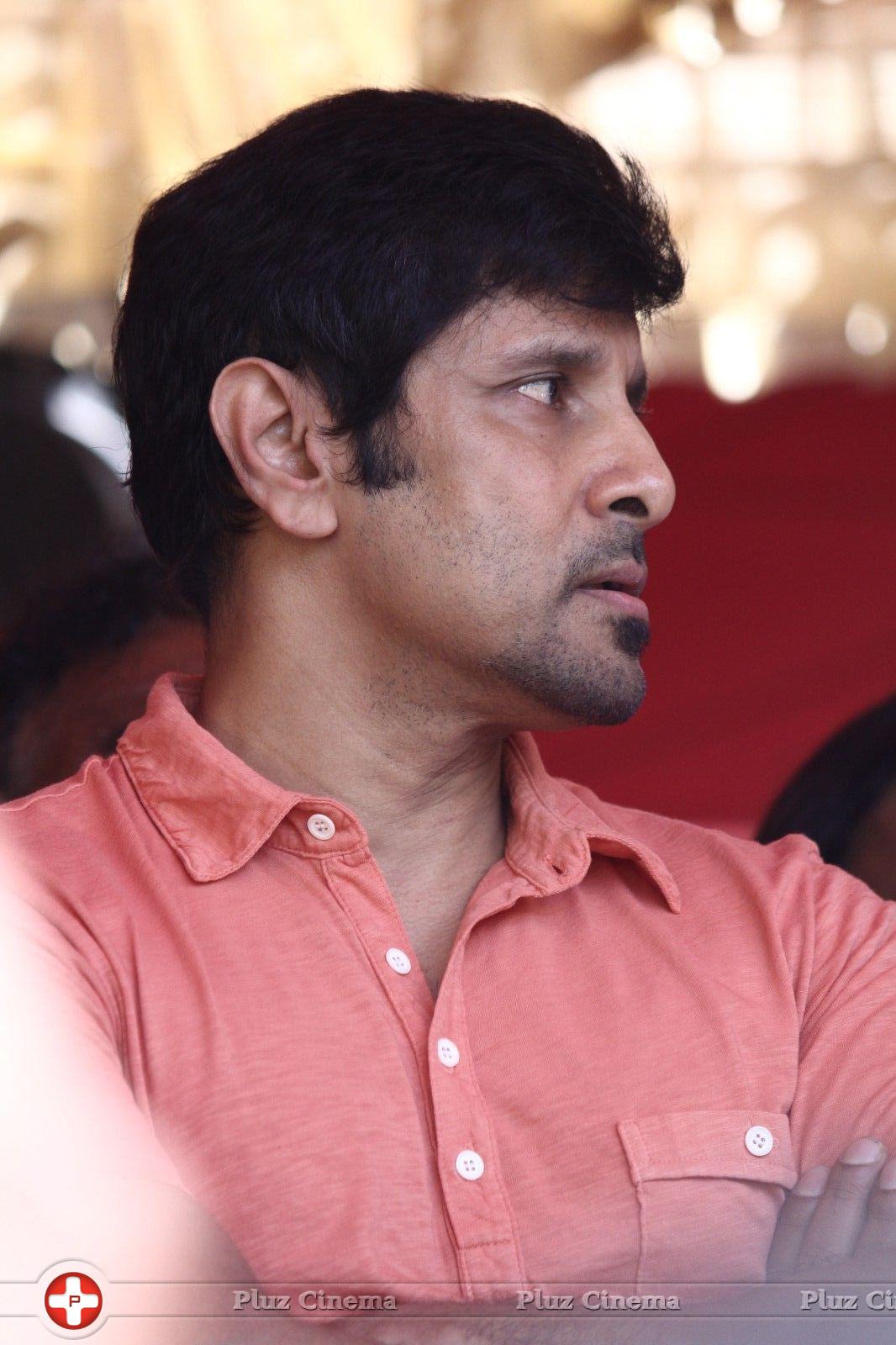 Vikram - Tamil Film Industry Hunger Strike Against Jayalalitha Judgment Photos | Picture 837772