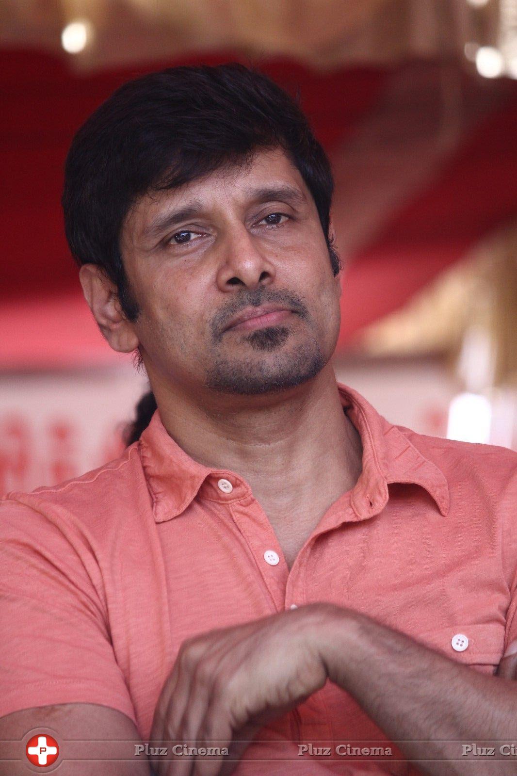 Vikram - Tamil Film Industry Hunger Strike Against Jayalalitha Judgment Photos | Picture 837780