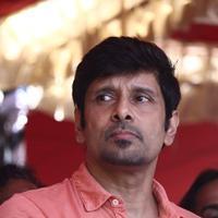 Vikram - Tamil Film Industry Hunger Strike Against Jayalalitha Judgment Photos | Picture 837774