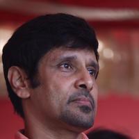 Vikram - Tamil Film Industry Hunger Strike Against Jayalalitha Judgment Photos | Picture 837775