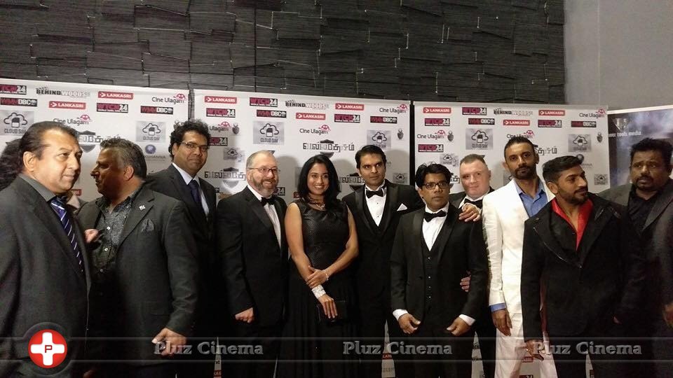 Red Carpet Preview Stills Of Valladesam Movie Team | Picture 1423886