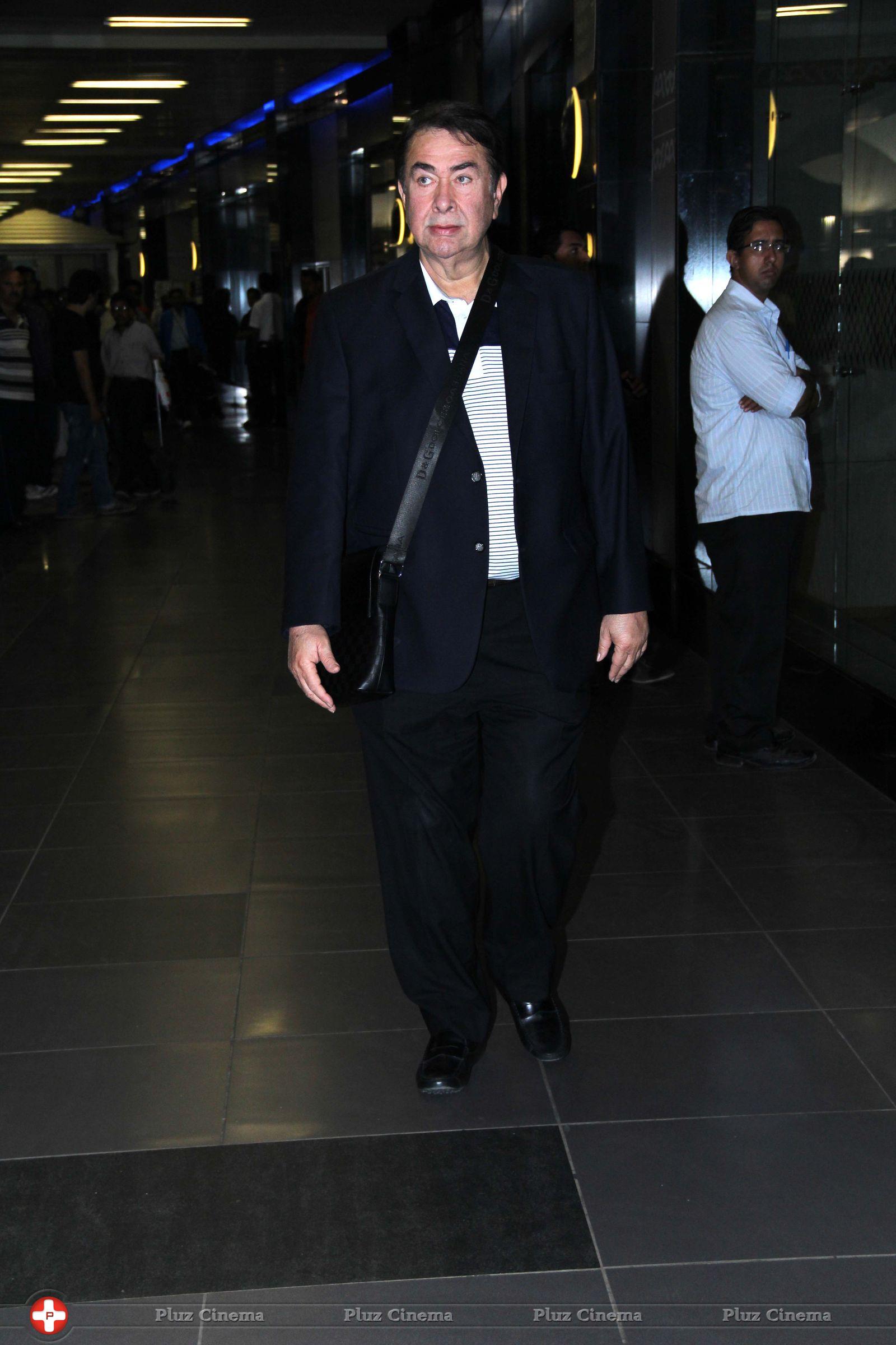 Randhir Kapoor - Rishi Kapoor, Randhir Kapoor and Neetu Singh snapped at mumbai airport photos | Picture 653352