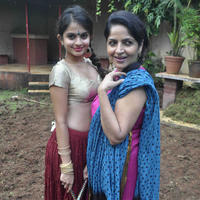 Sadhana Singh & daughter Sheena Shahabadi photo shoot for Navratri Photos | Picture 595662
